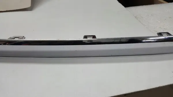 Volkswagen OE 7P6853835 kromilista takapuskuriin image 4