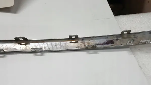 Volkswagen OE 7P6853835 kromilista takapuskuriin image 9