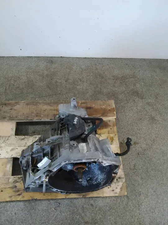 Vaihteisto 320108901R TL4A056 1.5 DCI Renault Megane III image 2