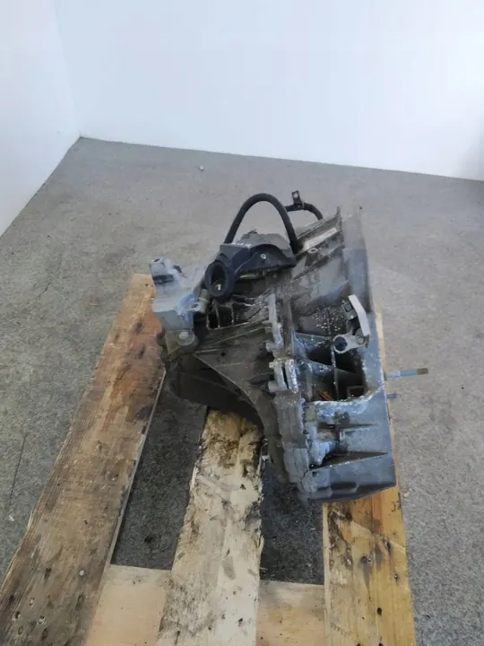 Vaihteisto 320108901R TL4A056 1.5 DCI Renault Megane III image 4