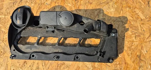 Tapa de válvulas VW Audi 2.0 TDI OEM 03L103489A image 2