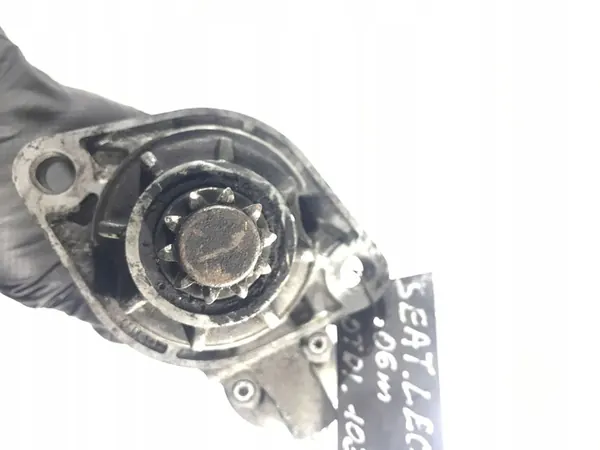 Motor de arranque SEAT LEON 2.0L diésel 2007 02M911023A image 3