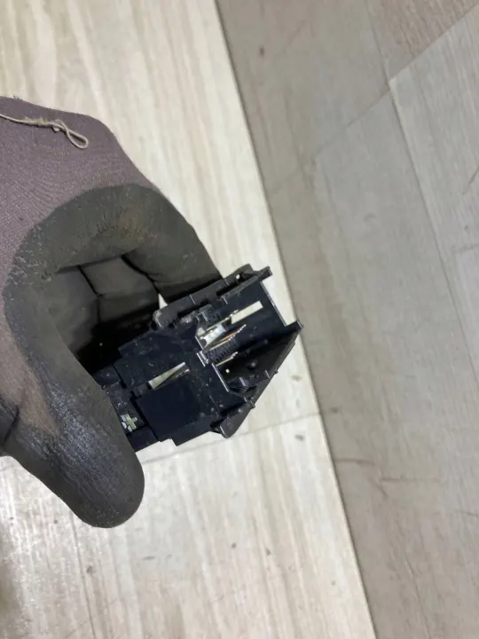 Chevrolet Camaro 2017 deurpilaarstekker OEM image 3