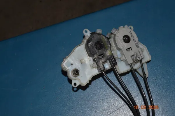 Ford Focus värmarmotor länk OEM 98AB11503AE image 6