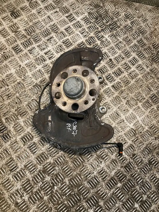 Mercedes-Benz C W204 Mozzo ruota anteriore sinistro image 2