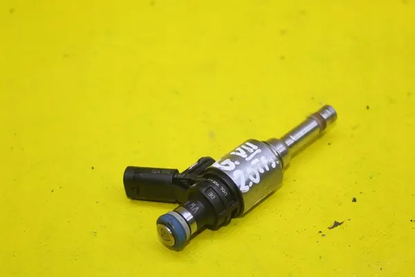Iniettore carburante VW Golf VII 2.0 TFSI 06L906036H image 2