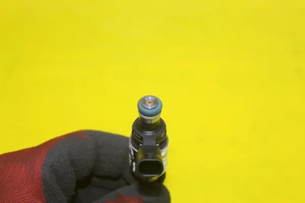 Iniettore carburante VW Golf VII 2.0 TFSI 06L906036H image 4