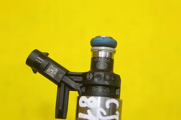 Iniettore carburante VW Golf VII 2.0 TFSI 06L906036H image 6