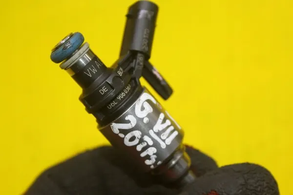 Iniettore carburante VW Golf VII 2.0 TFSI 06L906036H image 7