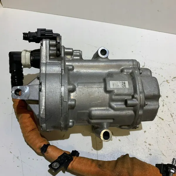 Compressore AC RENAULT CAPTUR II CLIO V 1.6 Ibrido 926008231R image 6