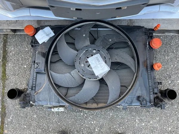 MERCEDES W218 W204 GLK Peças do Sistema de Refrigeração image 7