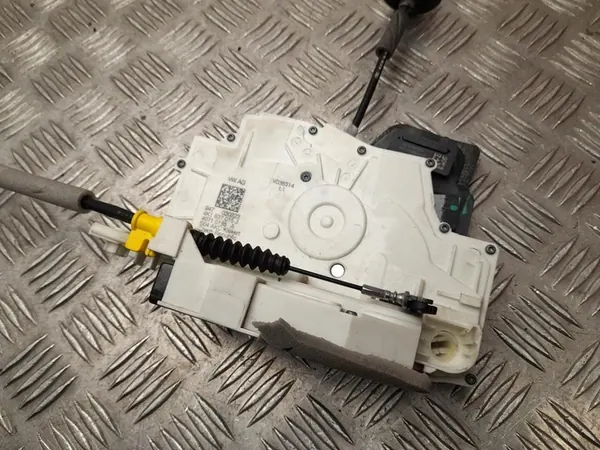 Audi e-tron 2023 Linke vordere Türschloss-Einsatz OEM 4K1837015J image 2