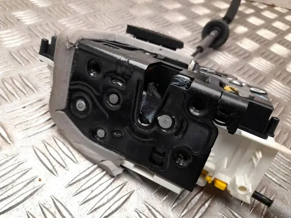 Audi e-tron 2023 Linke vordere Türschloss-Einsatz OEM 4K1837015J image 4