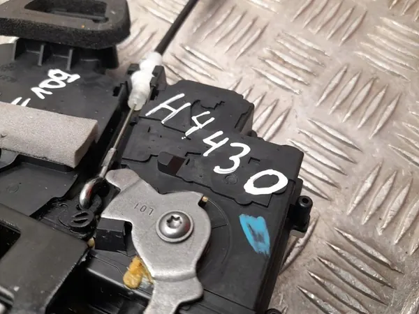 Audi e-tron 2023 Linke vordere Türschloss-Einsatz OEM 4K1837015J image 5