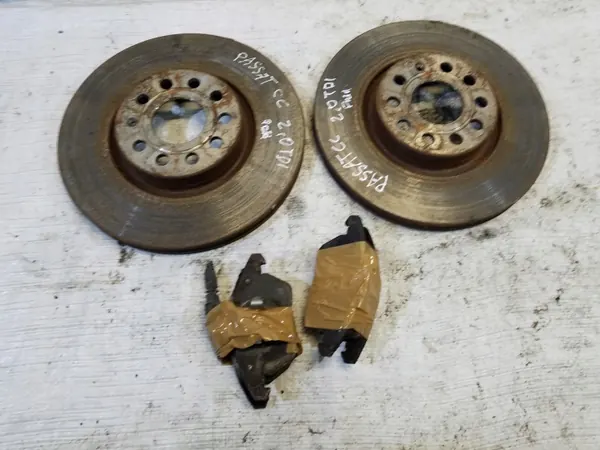 Gebrauchte VW Passat CC Bremscheiben & Beläge Vorne image 2