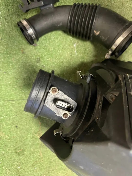 AUDI A4 A5 Q5 3.0 TDI Suodattimen Kotelo 8K0133837B image 3