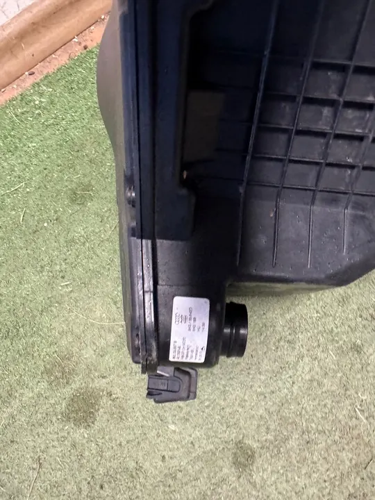 AUDI A4 A5 Q5 3.0 TDI Suodattimen Kotelo 8K0133837B image 5