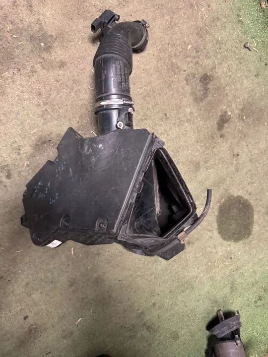 AUDI A4 A5 Q5 3.0 TDI Suodattimen Kotelo 8K0133837B image 9