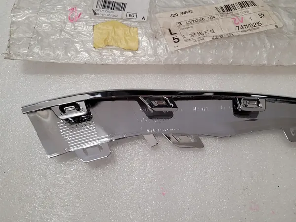 MERCEDES W205 A205 AMG Rivestimento Paraurti Sinistro A2058858702 image 7