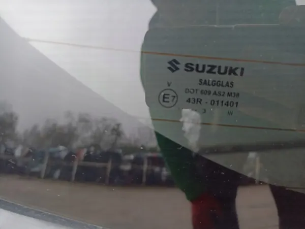Suzuki Vitara III Lift Heckklappenglas OEM image 6