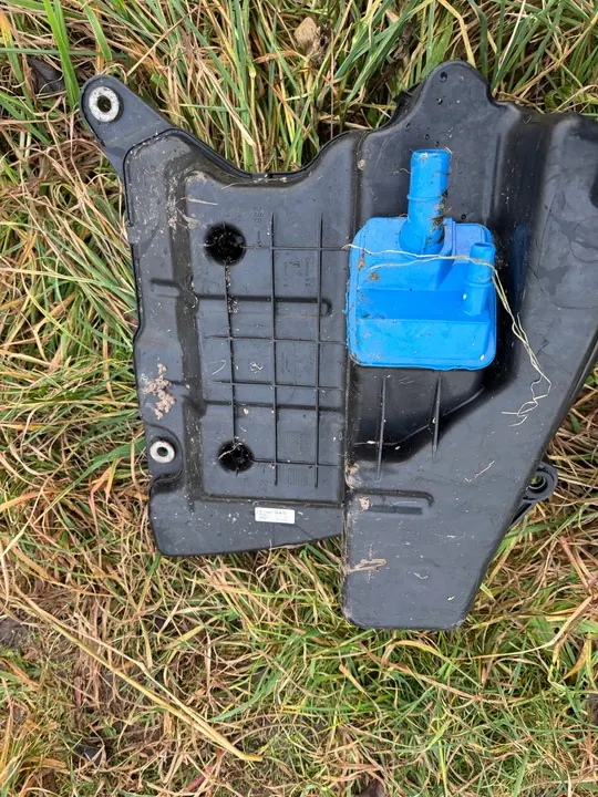 Réservoir de pompe AdBlue Audi A4 B9 15-19 8W0131878AT image 1