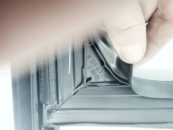 OEM 561839432A Bakrutslist för Passat B7 image 3