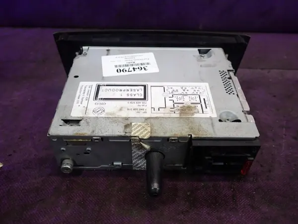 Blaupunkt CD-radio OEM 7354295790 Fiat Grande Punto:lle image 4