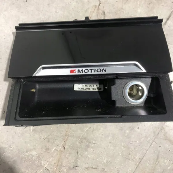 Aschenbecher OEM 3G1863284 für VW Passat B8 4MOTION image 3