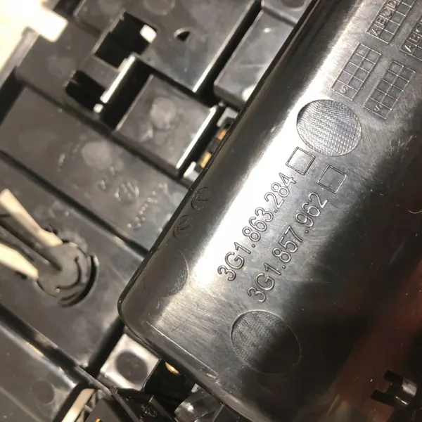 Aschenbecher OEM 3G1863284 für VW Passat B8 4MOTION image 4
