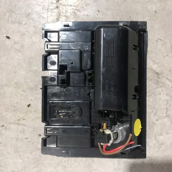 Aschenbecher OEM 3G1863284 für VW Passat B8 4MOTION image 5