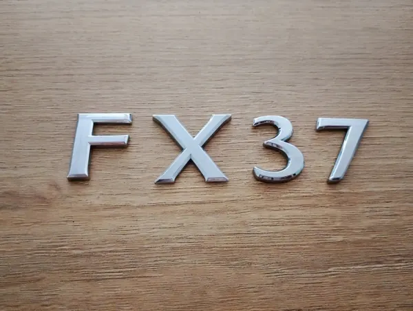 Infiniti FX37 achterklep embleem OEM 90896-1CZ0A image 2