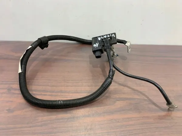 Suzuki Vitara Minuspolklemme OEM 3388061M10 image 4