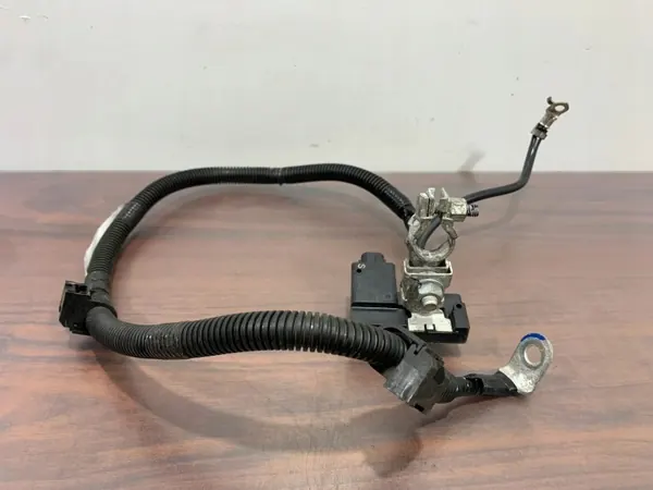 Suzuki Vitara Minuspolklemme OEM 3388061M10 image 5