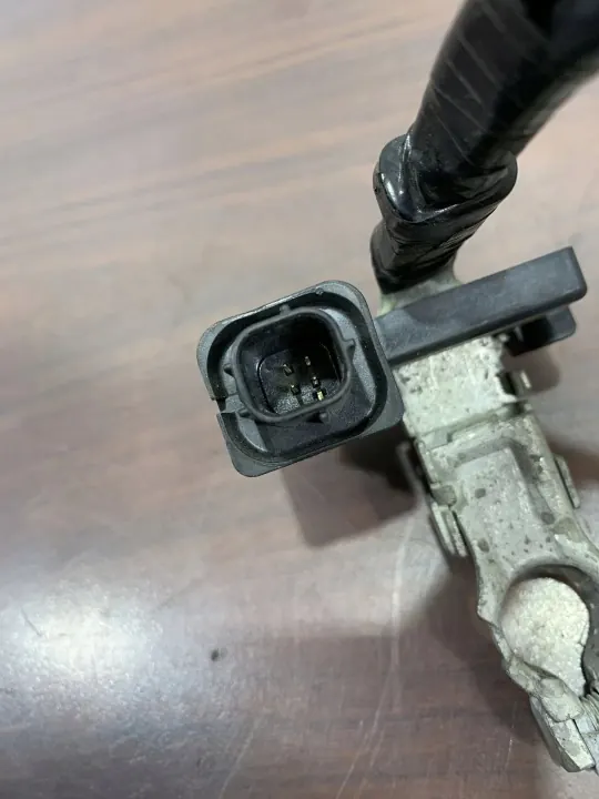 Suzuki Vitara Minuspolklemme OEM 3388061M10 image 7