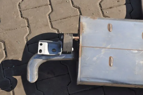 Volvo XC40 2.0 B4 Mild Hybrid Pakoputken Vaimennin OEM 32317213 image 3