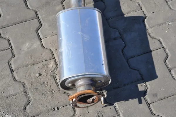Volvo XC40 2.0 B4 Mild Hybrid Pakoputken Vaimennin OEM 32317213 image 4