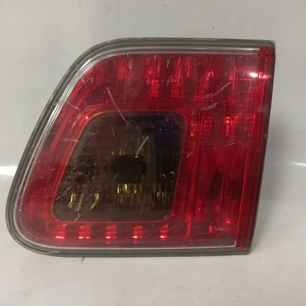 Toyota Avensis T27 Vasen Takavalo OEM 89032447A image 2
