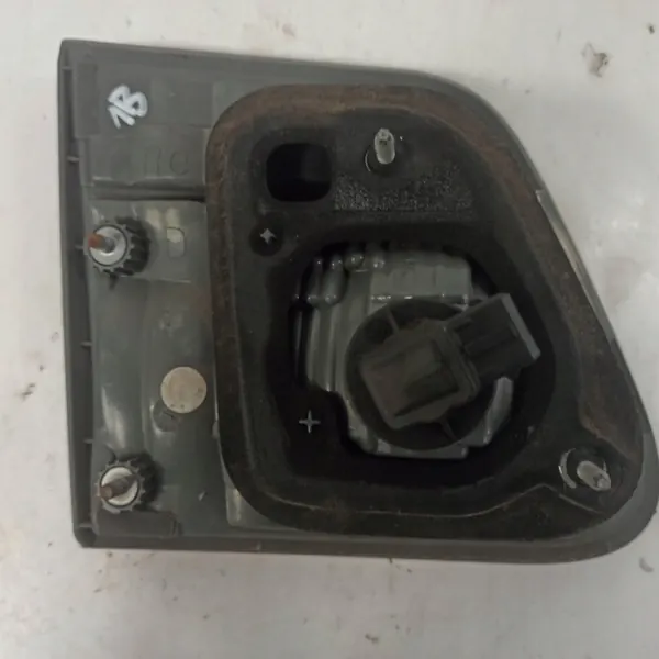 Toyota Avensis T27 Vasen Takavalo OEM 89032447A image 10