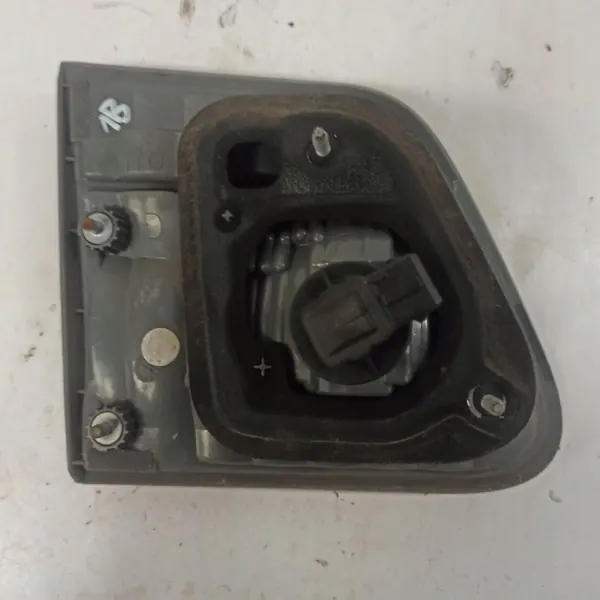 Toyota Avensis T27 Vasen Takavalo OEM 89032447A image 8