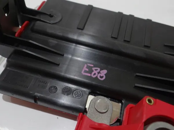 BMW OEM 9217018 Abrazadera de Batería para X1 E84 image 3
