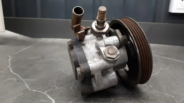 Stuurbekrachtigingspomp Mazda 2 DY gebruikt OEM image 4