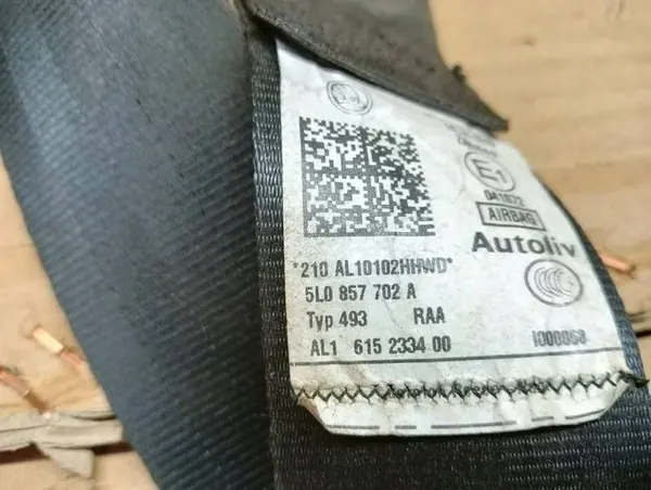 Seat belt tensioner Yeti Skoda OE 5L0857702A image 5