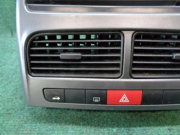 Grille de commutation d'urgence Fiat Linea OEM 735403135 image 3