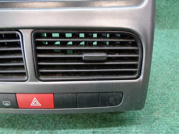 Grille de commutation d'urgence Fiat Linea OEM 735403135 image 4
