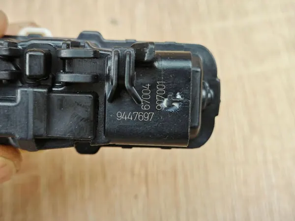 Bränsleluckslås OEM 9447697 för BMW G26 image 4