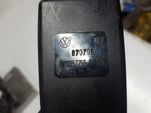 SEAT Leon 2 främre vänster bälteslås OEM 5P0857755F image 3