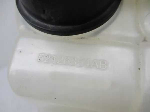 Fiat 500E 13-19 kylvätsketank OEM 52126354AB image 5