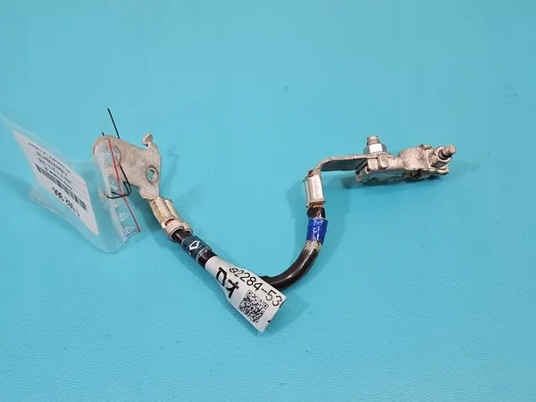 Instalação de Terminal Negativo Lexus IS III 14-25 82284-53050C image 2