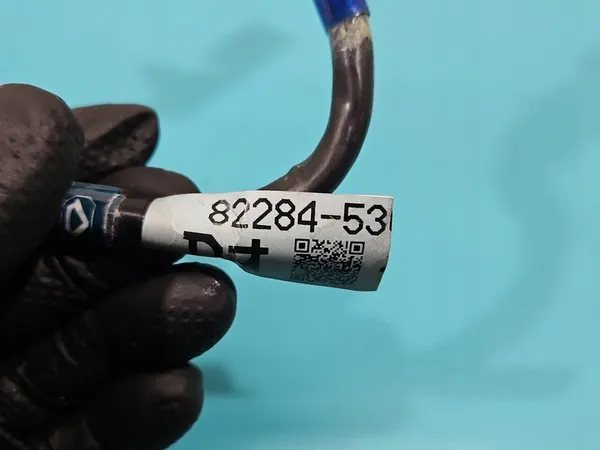 Instalação de Terminal Negativo Lexus IS III 14-25 82284-53050C image 5