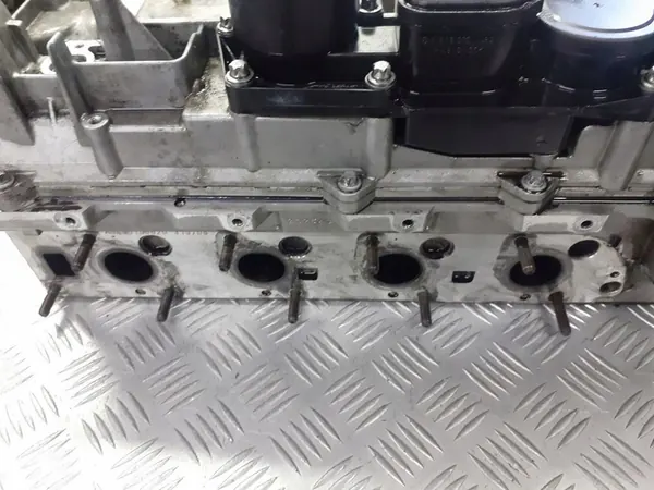 MERCEDES W203 2.2 CDI Cylinder Head A6460100620 image 9